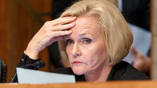Sen. Claire McCaskill Is Live-Tweeting Jury Duty Just Like Me